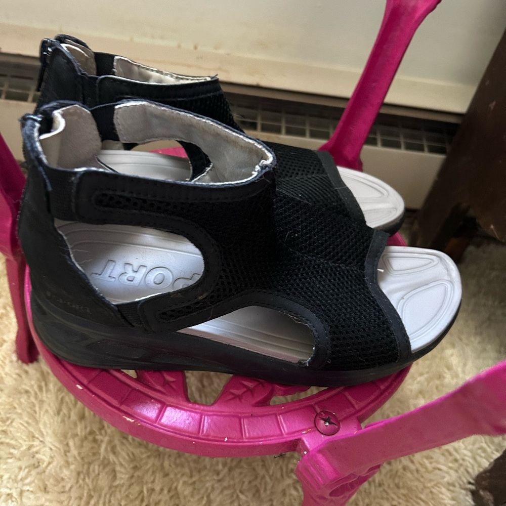 JSPORT Black Sandals 6.5